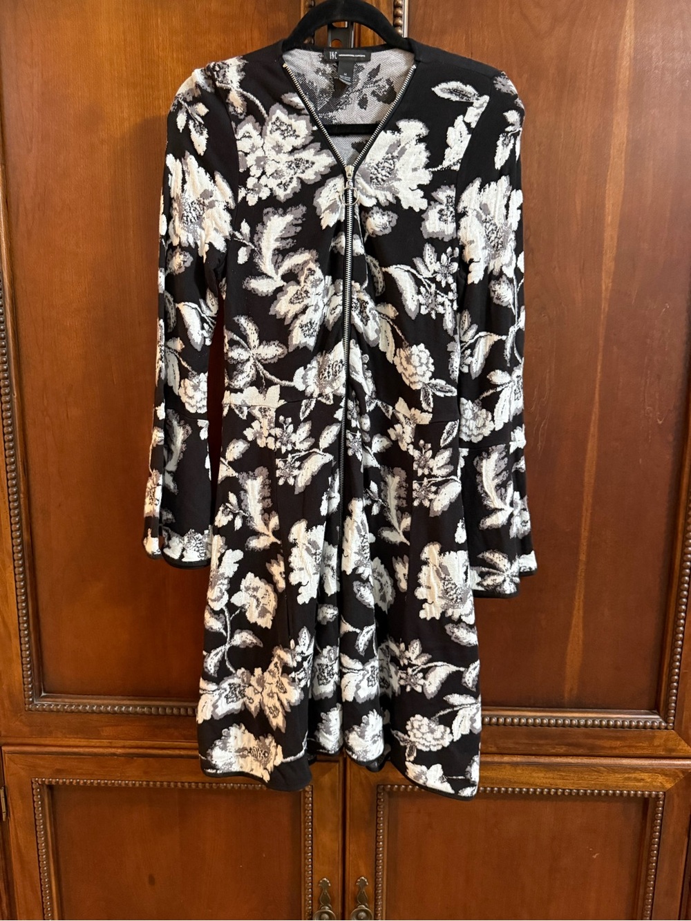 INC Black and White Floral Zip-Front Long Sleeve Sweater Dress